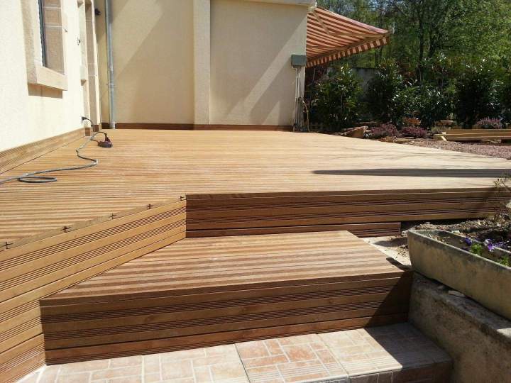Terrasse en bois confortable Mâcon