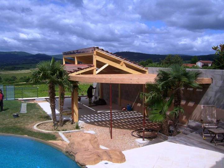 Charpentier sur chantier Mâcon