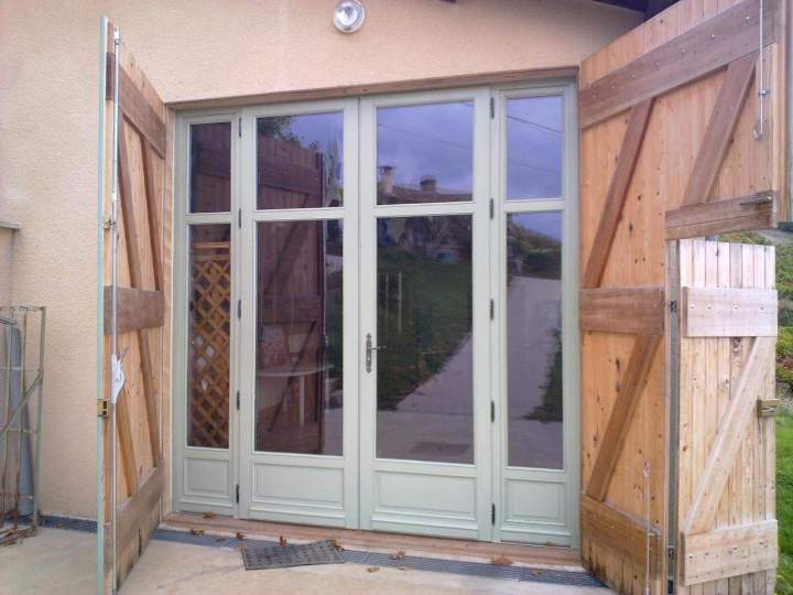 Porte vitrée avec volets en bois Mâcon