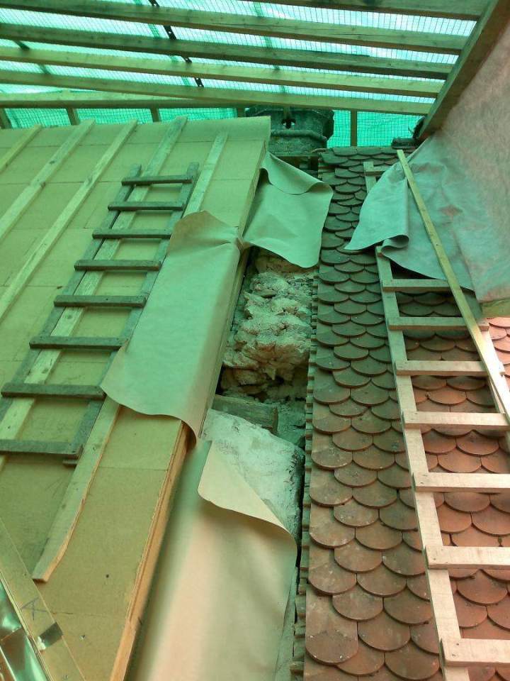 Toiture en rénovation avec panneaux isolants Mâcon