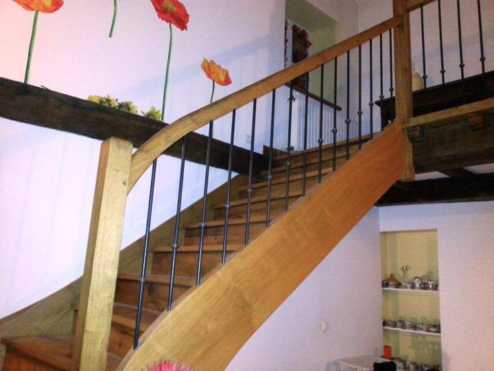 Escalier intérieur en bois de style rustique-moderne Mâcon