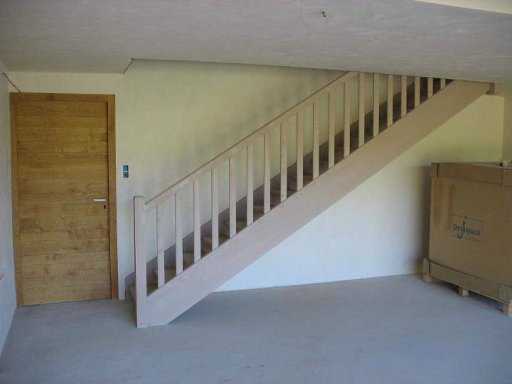 Escalier intérieur en bois avec rampe Mâcon