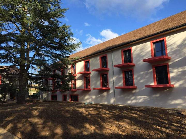 Bâtiment et toiture en parfait état Mâcon