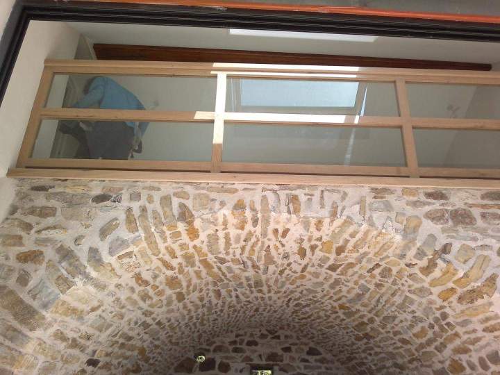 Pose de garde-corps en bois et vitré Mâcon