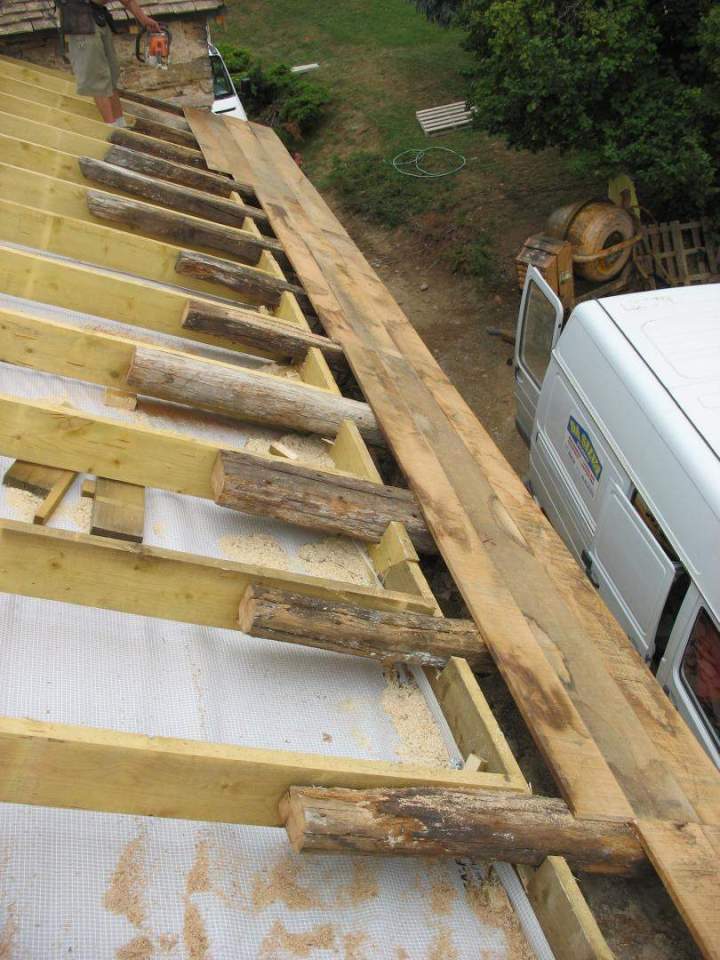 Structure de couverture en bois brut Mâcon